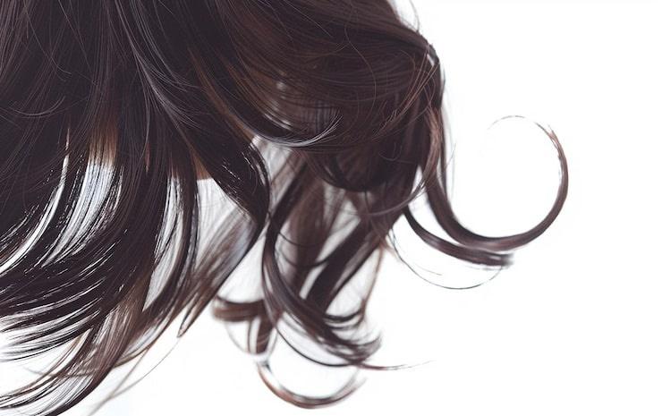 does kim kardashian wear wigs - expert breakdown, photo evidence and hairstylist insights